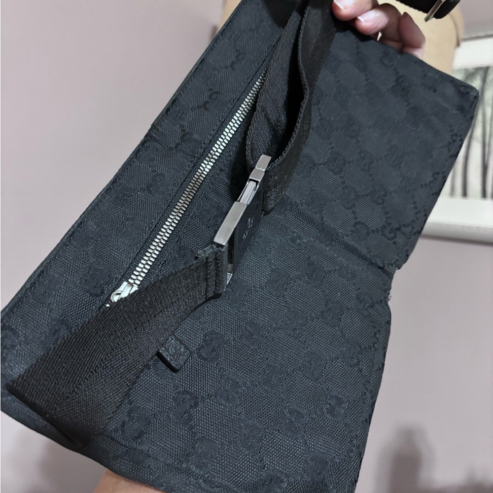 Gucci Black Monogram Messenger Bag - Picture 3 of 16